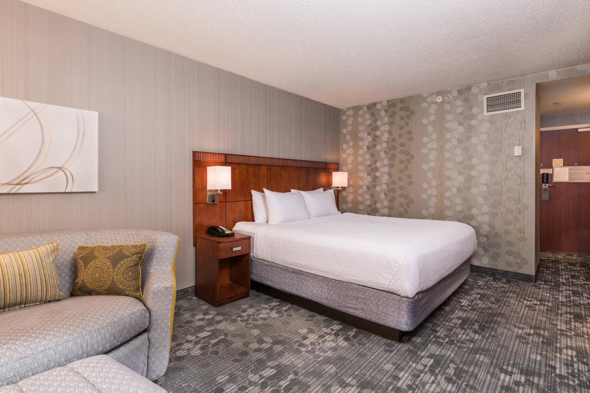 Courtyard By Marriott Newark-University Of Delaware Exterior photo